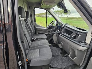Wnętrze kabiny — Ford TRANSIT 330 L3H3 XL Navi Carplay z 2023 roku
