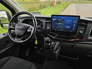 Deska rozdzielcza i stanowisko kierowcy — Ford TRANSIT 330 L3H3 XL Navi Carplay z 2023 roku