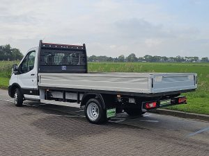 Strona kierowcy z tyłu — Ford TRANSIT 350 2.0 ECO 130 DL L4 z 2023 roku