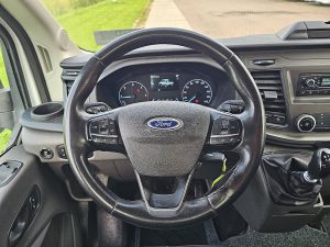 Wyposażenie specjalne wnętrza — Ford TRANSIT 350 2.0 ECO 130 DL L4 z 2023 roku