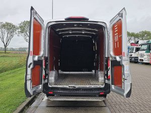 Przestrzeń ładunkowa — Ford TRANSIT 350 ac EURO6 z 2020 roku