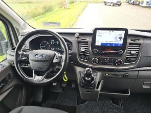 Deska rozdzielcza i stanowisko kierowcy — Ford TRANSIT 350 ac EURO6 z 2020 roku
