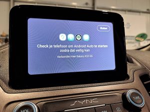 Ekran z Apple CarPlay — Ford TRANSIT CONNECT 1.5 L2 3 Zits Navi z 2021 roku