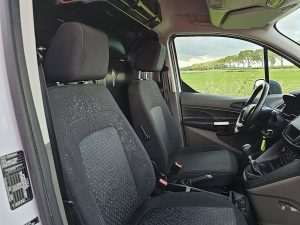 Wnętrze kabiny — Ford TRANSIT CONNECT 1.5 L2 ac EURO6 z 2023 roku