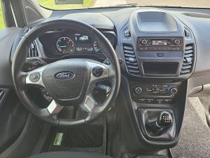 Deska rozdzielcza i stanowisko kierowcy — Ford TRANSIT CONNECT 1.5 L2 ac EURO6 z 2023 roku