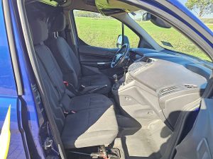 Wnętrze kabiny — Ford TRANSIT CONNECT 1.6 z 2014 roku