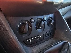 Wyposażenie specjalne wnętrza — Ford TRANSIT CONNECT 1.6 z 2014 roku