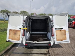 Przestrzeń ładunkowa — Ford TRANSIT CUSTOM 2.0 ac navi EURO6 z 2024 roku