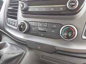 Wyposażenie specjalne wnętrza — Ford TRANSIT CUSTOM 2.0 ac navi EURO6 z 2024 roku