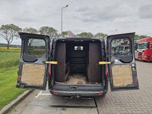 Przestrzeń ładunkowa — Ford TRANSIT CUSTOM 2.0 DC MARGE EURO6 z 2017 roku