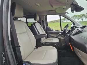 Wnętrze kabiny — Ford TRANSIT CUSTOM 2.0 DC MARGE EURO6 z 2017 roku