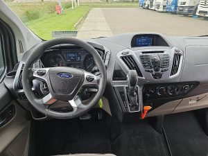 Deska rozdzielcza i stanowisko kierowcy — Ford TRANSIT CUSTOM 2.0 DC MARGE EURO6 z 2017 roku