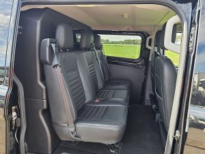 Rzędy siedzeń i ścianka działowa — Ford TRANSIT CUSTOM 2.0 Dubbele Cabine TRAIL z 2021 roku