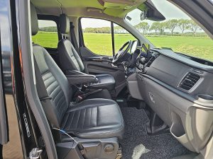 Wnętrze kabiny — Ford TRANSIT CUSTOM 2.0 Dubbele Cabine TRAIL z 2021 roku