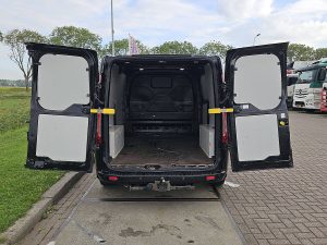 Przestrzeń ładunkowa — Ford TRANSIT CUSTOM 2.0 ECOBLUE 130 LIMITED z 2021 roku