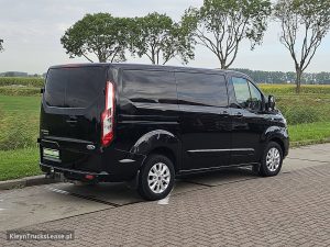 Strona pasażera z tyłu — Ford TRANSIT CUSTOM 2.0 ECOBLUE 130 LIMITED z 2021 roku