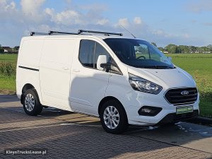 Strona pasażera z przodu — Ford TRANSIT CUSTOM 2.0 ECOBLUE 130 LIMITED z 2022 roku