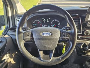 Wyposażenie specjalne wnętrza — Ford TRANSIT CUSTOM 2.0 ECOBLUE 130 LIMITED z 2022 roku