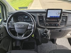 Deska rozdzielcza i stanowisko kierowcy — Ford TRANSIT CUSTOM 2.0 L2H1 Navi Trekhaak z 2022 roku