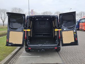 Przestrzeń ładunkowa — Ford TRANSIT CUSTOM 2.0 L2H1 Sport Navi z 2020 roku