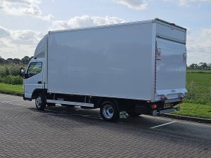 Strona kierowcy z tyłu — Fuso CANTER 3C15 ac aut 3.0 ltr EURO6 z 2021 roku