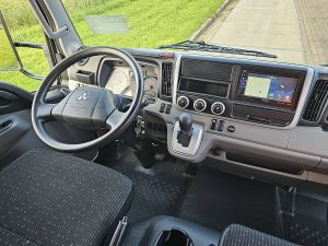 Deska rozdzielcza i stanowisko kierowcy — Fuso CANTER 3C15 ac aut 3.0 ltr EURO6 z 2021 roku