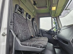 Wnętrze kabiny — Iveco 120E22 EUROCARGO Airco WB430 6 Cyl z 2014 roku