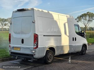 Strona pasażera z tyłu — Iveco DAILY z 2016 roku
