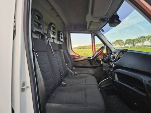 Wnętrze kabiny — Iveco DAILY z 2016 roku