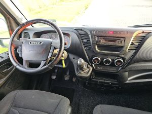 Deska rozdzielcza i stanowisko kierowcy — Iveco DAILY z 2016 roku