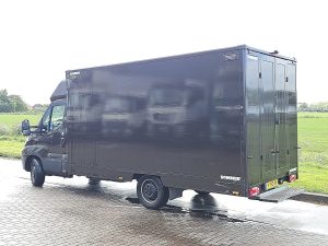 Strona kierowcy z tyłu — Iveco DAILY 35 C z 2019 roku