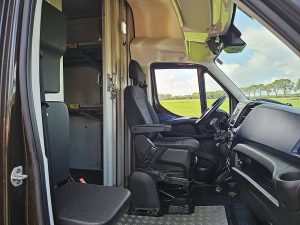 Wnętrze kabiny — Iveco DAILY 35 C z 2019 roku