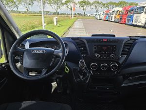 Deska rozdzielcza i stanowisko kierowcy — Iveco DAILY 35 C z 2019 roku