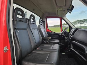 Wnętrze kabiny — Iveco DAILY 35C12 Kipper Kist AC Euro6 z 2019 roku