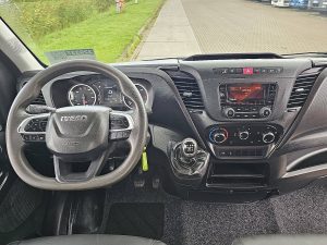 Deska rozdzielcza i stanowisko kierowcy — Iveco DAILY 35C12 Kipper Kist AC Euro6 z 2019 roku