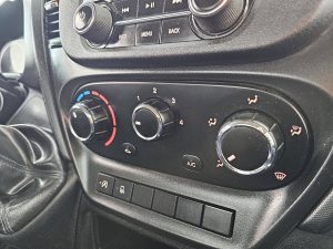 Wyposażenie specjalne wnętrza — Iveco DAILY 35C12 Kipper Kist AC Euro6 z 2019 roku