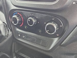 Wyposażenie specjalne wnętrza, ujęcie 2 — Iveco DAILY 35C13 Dubbellucht L2H2 AC! z 2015 roku