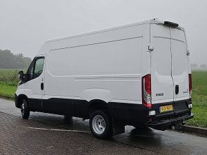 Strona kierowcy z tyłu — Iveco DAILY 35C13 Dubbellucht L2H2 AC! z 2015 roku