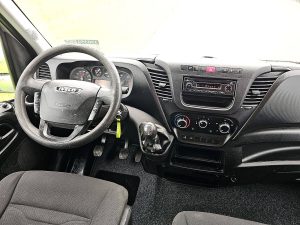 Deska rozdzielcza i stanowisko kierowcy — Iveco DAILY 35C13 Dubbellucht L2H2 AC! z 2015 roku