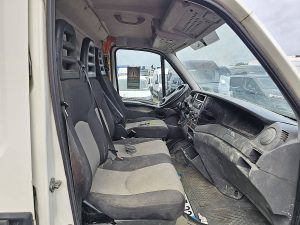 Wnętrze kabiny — Iveco DAILY 35C13 L2H2 Dubbellucht DC! z 2012 roku