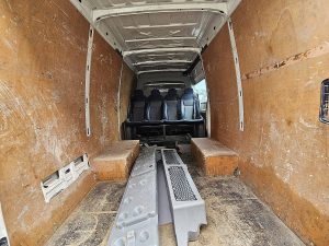 Przestrzeń ładunkowa — Iveco DAILY 35C13 L2H2 Dubbellucht DC! z 2012 roku