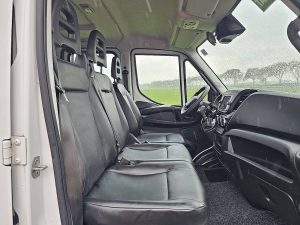 Wnętrze kabiny — Iveco DAILY 35C14 Dub.Cab Open-Laadbak z 2024 roku