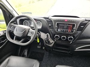 Deska rozdzielcza i stanowisko kierowcy — Iveco DAILY 35C14 Dub.Cab Open-Laadbak z 2024 roku