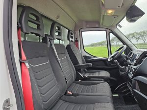 Wnętrze kabiny — Iveco DAILY 35C16 3.0Ltr Bakwagen AC! z 2023 roku