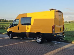 Strona kierowcy z tyłu — Iveco DAILY 35C16 DL AUT. L2H2 z 2018 roku