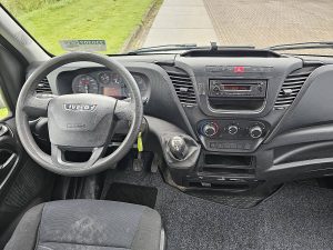 Deska rozdzielcza i stanowisko kierowcy — Iveco DAILY 35S12 MAXI EURO6 z 2018 roku