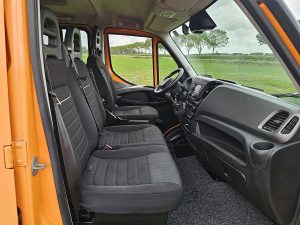 Wnętrze kabiny — Iveco DAILY 35S18 3.0L 3 Zijden kipper z 2024 roku