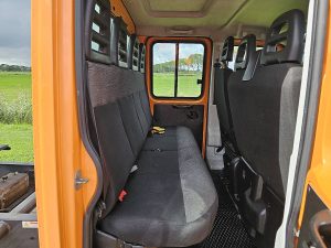 Rzędy siedzeń i ścianka działowa — Iveco DAILY 35S18 3.0L 3 Zijden kipper z 2024 roku