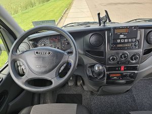 Deska rozdzielcza i stanowisko kierowcy — Iveco DAILY 40C15 koelwagen EURO6 z 2013 roku