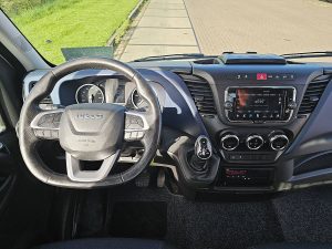 Deska rozdzielcza i stanowisko kierowcy — Iveco DAILY 40C18 3.0 ltr ac aut EURO6 z 2021 roku